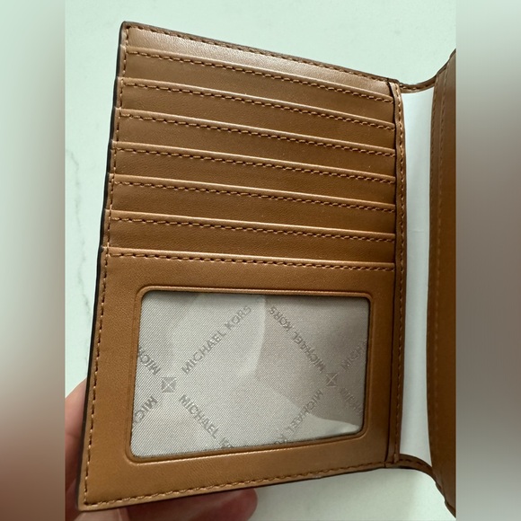 NWOT Michael Kors Canvas Jet Set Travel Passport Holder - Picture 4 of 5